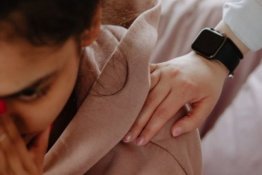 Kaip suaugusiems reaguoti į priešišką vaikų elgesį, nukreiptą prieš rusakalbius?