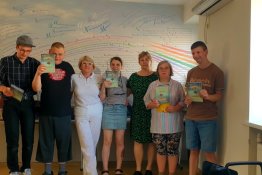 Raseinių TAU studentų parodas aplankė Raseinių neįgaliųjų užimtumo ir paslaugų centro Vilties tako lankytojai