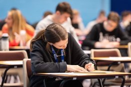 Nacionalinė švietimo agentūra skelbia pagal gautus siūlymus pakoreguotą Dalykų tarpinių patikrinimų ir valstybinių brandos egzaminų užduočių aprašo projektą
